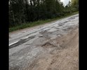 На всем протяжении дороги от Демянска до Марево повреждение дорожного покрытия. Глубина ям от 30 см, ширина ям во всю ширину дороги.