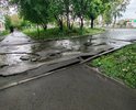 После дождей размыло  асфальт на въезде во двор.