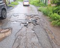 Вся дорога по улице Ущелье в глубоких ямах, их много, на автомобиле ояень тяжело проехать местным жителям, администрация игнорирует и делает ремонт дороги в начале улице для видимости, машина постоянно повреждается, многие лбди, таксисты не зная дорогу, попадают в яму