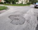 Добрый день! С апреля 2024 года прошу заасфальтировать меж домовой проезд от улицы Боцманской в сторону Мичманской улицы( за домом по адресу Кораблестроителей 20). Многократно обращалась к Администрации Васильевского острова через портал Решаем вместе. Дыра и ныне тут