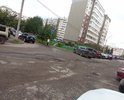 По адресу Молокова 46, со стороны 8 и 9 подъезда,дороги находятся у ужасном состоянии.Этот проулок дорого к школе,утром здесь очень много машин и детей.Обьезжая эти ямы,дети,идущие в школу,подвергаются опасности.Автомобили гробят подвеску ежедневно!!!по весне уже жаловались,эти ямы засыпали гравийком,проблему решили ровно на 2 дня.