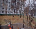 Добрый день.  30.10.2024 в г Москва по адресу  ул Смольная  67 к 1 укладывается асфальт на старый, с грязью, листьями и прочим мусором.