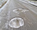Требуется срочный ремонт дорожного покрытия, т.к. проезжая часть обозначенная на схеме участка дороги при подъезде к жилому дому по адресу: Свердловская область, г. Полевской, мкр-н ул. Зеленый Бор-2, д. 38 имеет углубления в зоне деформационных швов глубиной более 3 см. В силу пункта 5.2.5 ГОСТ Р 50597-2017 не допускаются отдельные выступы или углубления в зоне деформационных швов высотой или глубиной более 3 см, их устранение на всех категориях дорог и группах улиц осуществляют в течение 7 сут. с момента обнаружения.