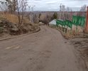 дорога в плохом состоянии. зимой многие автомобили не могут подняться в горку . возле реки 1-я Гуселка нет ограждений, в дождь есть опасность съехать с дороги.