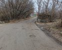 дорога в плохом состоянии. зимой многие автомобили не могут подняться в горку . возле реки 1-я Гуселка нет ограждений, в дождь есть опасность съехать с дороги.