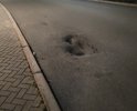 Прошу оказать содействие, чтобы участок дороги от Государственной библиотеки Югры до Пискунова 3 с кадастровым номером:86:12:0101081:592 включили в план ремонта дорог.
Объект находился в собственности Правительства ХМАО, планировался к передаче в муниципальную собственность (копия ответа Депимущества Югры прилагается).