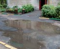 Добрый день! По адресу Московская область, г. о. Балашиха, ул. Разинское шоссе, д. 69/23 полностью разрушено дорожное полотно-ямы, грязь,выбоины, арматура,глина,камни,куски старого асфальта. По всему этому невозможно передвигаться ни пешком,ни на автомобиле. Вся эта грязь попадает в дом и квартиры,вдыхается жителями,оседает на всём вокруг. Администрация г.о. Балашихи мкр для приведения дороги внутри двора в порядок не принимает,в ответ на обращения во различные инстанции приходят только отписки и пустые обещания. По факту на протяжении более 5-ти лет во дворе ни разу не ремонтировали хотя бы ямы, за исключением 2017 года-было отремонтировано ямочным способом 70 кв.м. дороги одним сплошным куском на въезде во двор. Прошу принять меры к приведению дорожного полотна во дворе вышеуказанного двора МКД в надлежащее состояние. Спасибо!