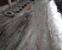 Полностью отсутствует дорожное покрытие, ямы,лужи игрязное месиво.
