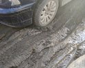 Полностью отсутствует дорожное покрытие, ямы,лужи игрязное месиво.
