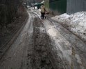 Полностью отсутствует дорожное покрытие, ямы,лужи игрязное месиво.