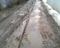 Полностью отсутствует дорожное покрытие, ямы,лужи игрязное месиво.