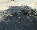 Ямы создают аварийную обстановку на дороге.