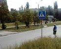 Дорожный переход в 96 школу г.Волгограда. Дорожная разметка отсутствует, лежачие полицейские отсутствуют, знаки "неровности на дороге отсутствуют". Два года назад всё было.