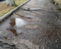 Пешеходная дорога давно не ремонтировалась, ходить не возможно.
