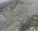 Дорога плохая, пешеходной дооржки вообще нет. Рядом учебного заведение.