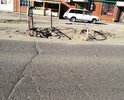 Раскопали дорогу а делать ни кто не хочет, администрация города и органы ГИБДД бездействуют.
Объезжать приходится по встречной полосе прямо перед поворотом