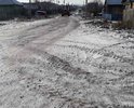 Центральная дорога в поселке  практически никогда не ремонтируется. Более того, состояние малопригодной дороги ухудшается постоянными ремонтами коммуникаций, которые в свою очередь изношены довольно сильно. Проезжая, испытывают сильные затруднения такие службы как скорая и пожарная, что в свою очередь влияет на оказание ими своевременной помощи населению. 
Ситуация доведена до абсурда. Сегодня 01.11.18 на улицу городскими службами был пущен грейдер, с целью выравнивания грунта. И это в то время, когда на улице установилась минусовая температура воздуха. Спецтехника фактически выполнила свою работу формально, результата нет. Просим оказать помощь в решении данного вопроса, потому что местные власти решить его не в состоянии