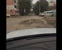 г. Саратов, улица Белоглинская, 40 напротив бывшей автостоянки для эвакуированных автомобилей и зданием СПГЭС результат вскрышных работ коммунальных служб.