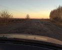 На всей протяженности дороги  между Талицким Чамлыком и Паршиновкой дорога в ямах. Люди когда есть возможность ездят по обочинам или по проселочной дороге