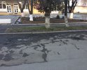 От перекрёстка Ленина/Советская в сторону ул. Ленина и до пер. Театральный 25 разбита дорога. По этой дороге находится КДЦ «Родина», многие водят в это учреждение детей на занятия пешком, обходя эти ямы, кто-то возит на автомобиле - разбивая свой автомобиль. Работники полицейского участка паркуют свои автомобили. Так же там находится три многоквартирных дома. Это всё к тому, что этот участок дороги пользуется большим «спросом». Очень хотелось, чтобы и в этом районе было достойное дорожное покрытие.