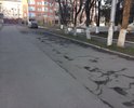 От перекрёстка Ленина/Советская в сторону ул. Ленина и до пер. Театральный 25 разбита дорога. По этой дороге находится КДЦ «Родина», многие водят в это учреждение детей на занятия пешком, обходя эти ямы, кто-то возит на автомобиле - разбивая свой автомобиль. Работники полицейского участка паркуют свои автомобили. Так же там находится три многоквартирных дома. Это всё к тому, что этот участок дороги пользуется большим «спросом». Очень хотелось, чтобы и в этом районе было достойное дорожное покрытие.
