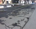 От перекрёстка Ленина/Советская в сторону ул. Ленина и до пер. Театральный 25 разбита дорога. По этой дороге находится КДЦ «Родина», многие водят в это учреждение детей на занятия пешком, обходя эти ямы, кто-то возит на автомобиле - разбивая свой автомобиль. Работники полицейского участка паркуют свои автомобили. Так же там находится три многоквартирных дома. Это всё к тому, что этот участок дороги пользуется большим «спросом». Очень хотелось, чтобы и в этом районе было достойное дорожное покрытие.