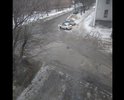 При въезде огромная яма с лужей
