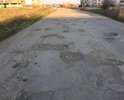 Проблема уже давно, лет 10 точно, слышим только обещания ремонта, дорогу проще объехать по степи, ямы достигают 7 см в глубину.