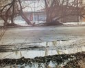 Дорога разбита, нет бордюров - грязь, нет освещения, нет тротуаров. О разметке нет и речи. И это основная улица - почти весть общественный транспорт едет по ней.