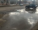 Глубокие ямы в лыжах приходится выезжать на встречку