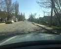 Более !3-х! лет назад городские власти трубили о начале капитального ремонта по улице Дружбы. 
Сняли асфальт, отремонтировали небольшую часть улицы и техника исчезла. 
3 года улица без асфальта, и это при том, что зона курортная: 5 минут пешком на пляж! Деньги выделены, но ремонт не закончен, даже ямы не пытаются залатать!
Обратите внимание на первое фото, как приходится «оттормаживаться» большегрузам перед ямой (следы)
Сквозь бордюры летом прорастает трава, грязь не убирают вообще!
Это главная улица спального района.
В Феодосии вообще не ремонтируют дороги, это бич города, все в грязи и ямах!
В декабре положили латки в центре, после чего раздолбали асфальт вокруг люков и бросили!
Надеюсь на оперативное реагирование, пока сотрудники ОНФ в Крыму
Не проезжаете мимо, пожалуйста.