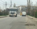 На следующий день, после опубликованного обращения о состоянии ул. Дружбы, ямы у дома 40 засыпали землёй. Супертехнологии работают!!! Сколько списано денег по выполнению работ согласно нормочаса? Это при том, что проэктно-сметная документация есть! Почему тратятся деньги на земляные латки? Когда будет ремонт? Яма на яме, ещё и трубы торчат!!!!