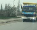 Часть улицы отремонтирована немногим более года назад. За это время ни разу коммунальные службы улицу не чистили. После каждого грузовика пыль столбом.
Под бордюрами уже можно клумбы разводить.