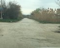 По этой улице раньше ходили автобусы трёх маршрутов (2,2а,13). Теперь и асфальт вообще исчезает. Ремонт не делали более 20 лет. Название улицы просто «в точку».