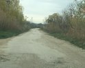 По этой улице раньше ходили автобусы трёх маршрутов (2,2а,13). Теперь и асфальт вообще исчезает. Ремонт не делали более 20 лет. Название улицы просто «в точку».