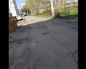 Большие ямы во дворе дома необходимо устранить