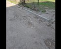 Большие ямы во дворе дома необходимо устранить