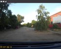 Отсутствует асфальтное покрытие в принципе.