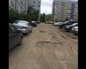 Дорога вдоль дома 77 по ул. Белорусской совершенно не пригодна для движения автотранспорта. Присутствуют холмы из спрессованного песка высотой около 7 см., а так-же ямы глубиной более 5 см.