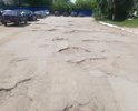 На протяжении150 метров дорожного полотна сплошные ямы. Самая главная проблема - местные власти, которым 3-й год нет дела!