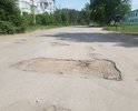 На протяжении150 метров дорожного полотна сплошные ямы. Самая главная проблема - местные власти, которым 3-й год нет дела!