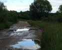 Дорога ведёт как храму так и к св. источнику, много людей приезжают за целебной водой, а дорога в ужасном состоянии.