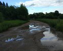 Дорога ведёт как храму так и к св. источнику, много людей приезжают за целебной водой, а дорога в ужасном состоянии.