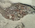 глубокие ямы,с острым обрывом.невозможно объехать!!