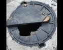 сломана крышка люка за школой 16