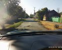 с 2017 года асфальт пришел в негодность, местами ямы больше ширины колёсной базы, во многих местах жители засыпают ямы битым кирпичном и бетоном, что приводит к боковому порезу колеса, я сам недавно повредил в такой яме колесо.