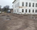 Страшно "убитая" дорога. Нет возможности пройти и проехать. Огромные ямы, грязь, и лужи.
