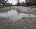 дорога, которая требует срочного ремонта. ямы и выбоины наблюдаются по всей длине и ширине улицы. в дождь вообще не проехать!