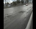 Дорога латана-перелатана. Дамбу в 15-м году починили предприниматели. Нужно новое покрытие. Каждый год дорога разрушается, расползается как овраг.