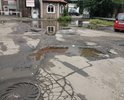 главный вход к книжному рынку нуждается в ремонте дорог